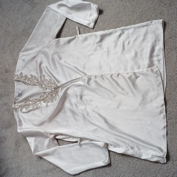 Flora by Flora Nikroo Satin and Lace Robe - Picture 3 of 8